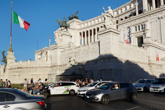 europemedia_brandizzazione_taxi_roma_per_etoro_2_web