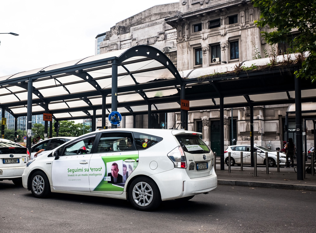 Europe Media pubblicità sui taxi fiancate e lunotto