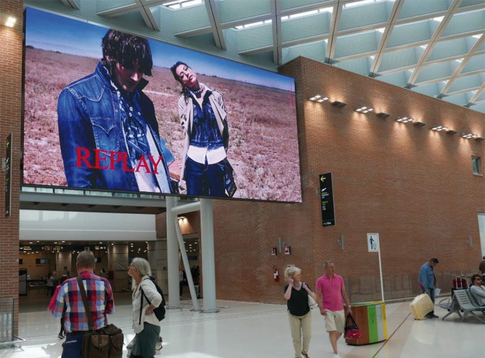 Europe Media Pubblicità negli Aeroporti Impianti Domination