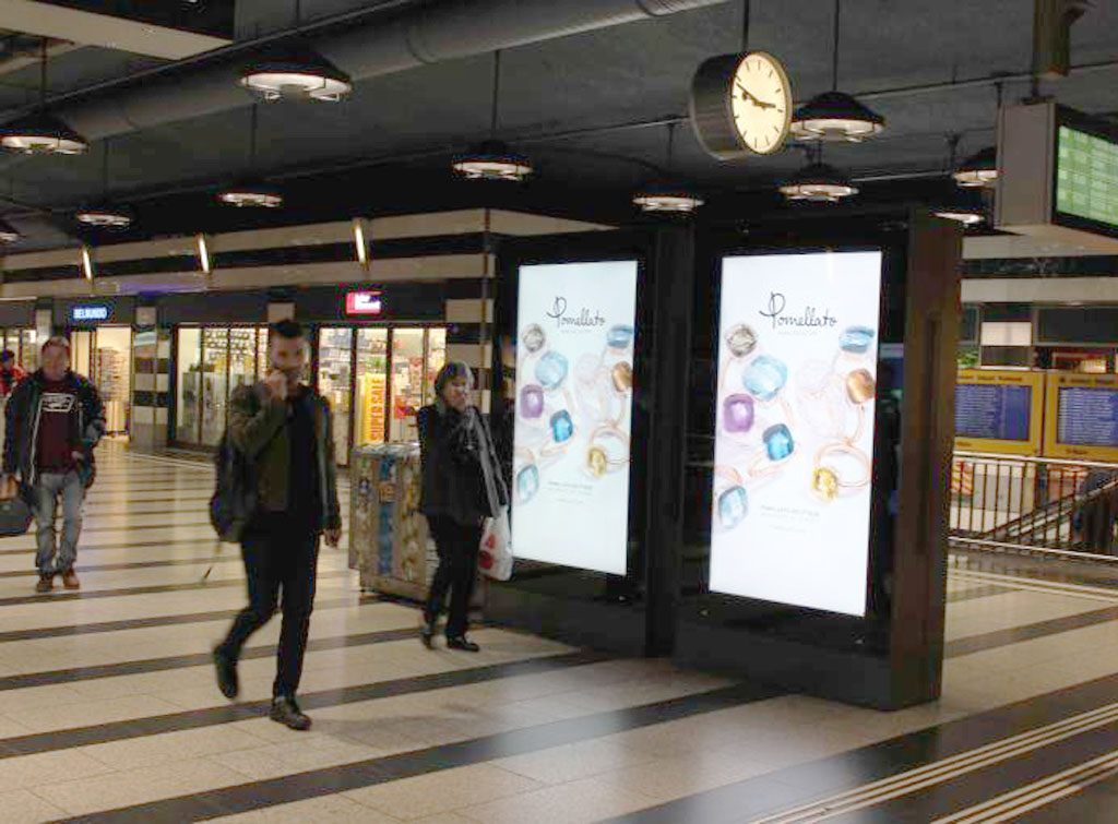 Europe Media Impianti Pubblicitari Stazione Ferroviaria Zurigo Svizzera