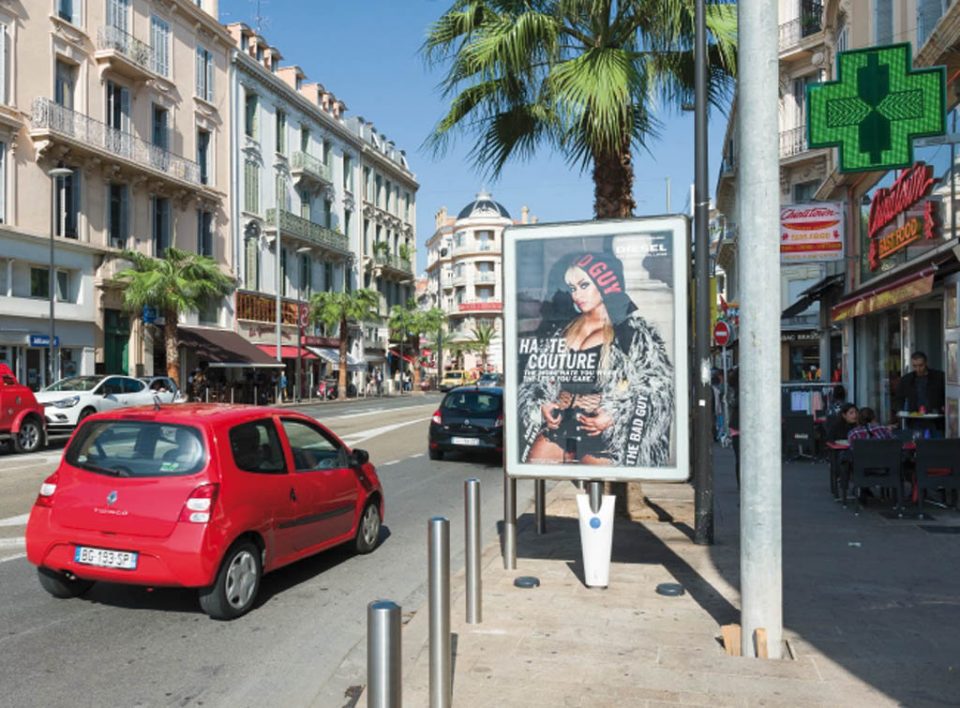 Europe Media pubblicità pensiline bus a Cannes in Francia