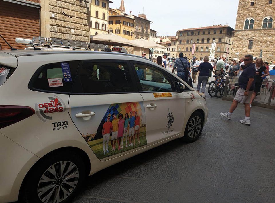 Europe Media pubblicità dinamica sui taxi per Incom