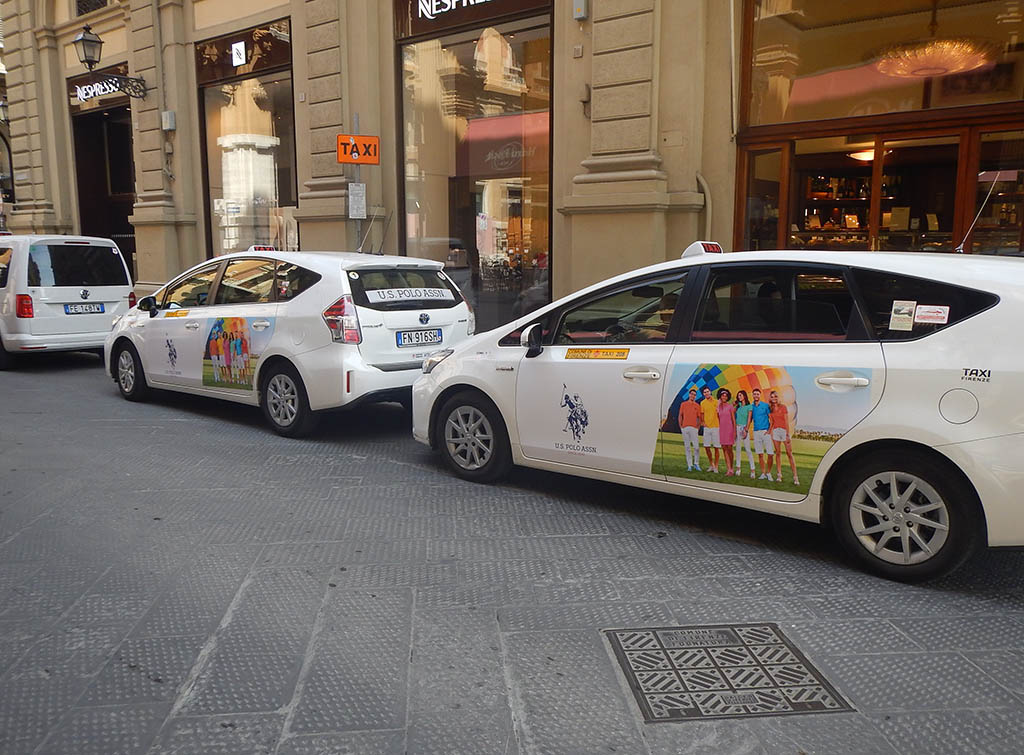 Europe Media pubblicità sui taxi fiancate e lunotto