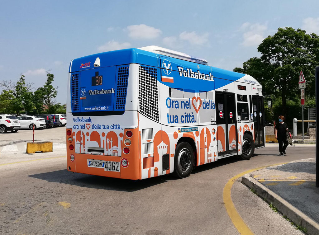 Europe Media pubblicità dinamica brandizzazione bus