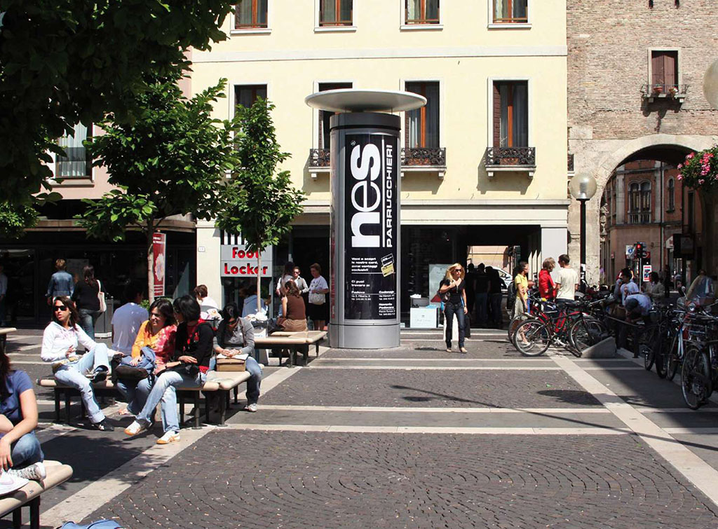 Europe Media impianti per affissioni pubblicitarie colonne lux Padova