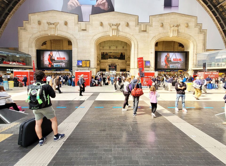 Europe Media Impianti Pubblicitari Maxi Led Stazione Milano Centrale