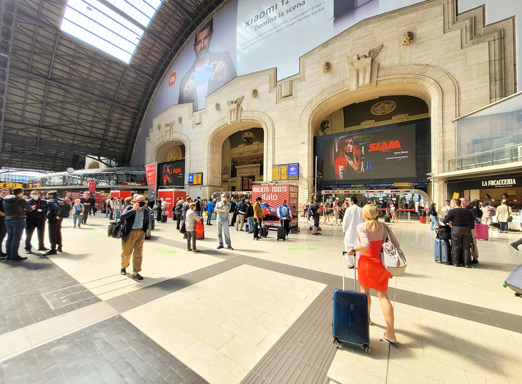 Europe Media Impianti Pubblicitari Maxi Led Stazione Milano Centrale