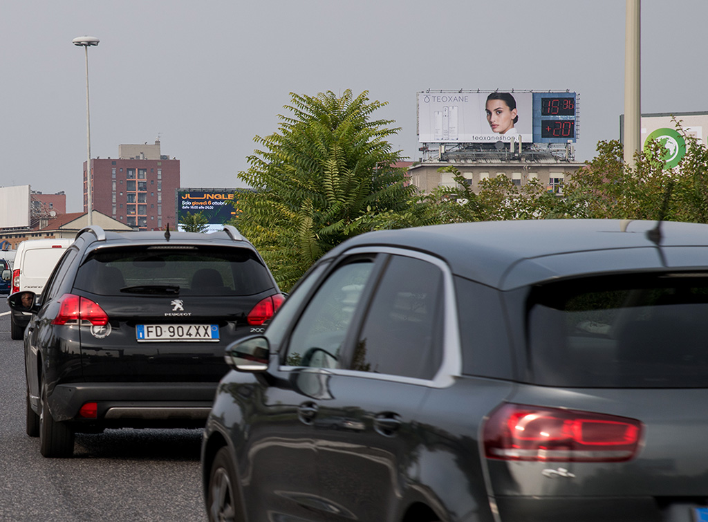 Europe Media Impianti Pubblicitari Medio e maxi formato sui tetti a Milano