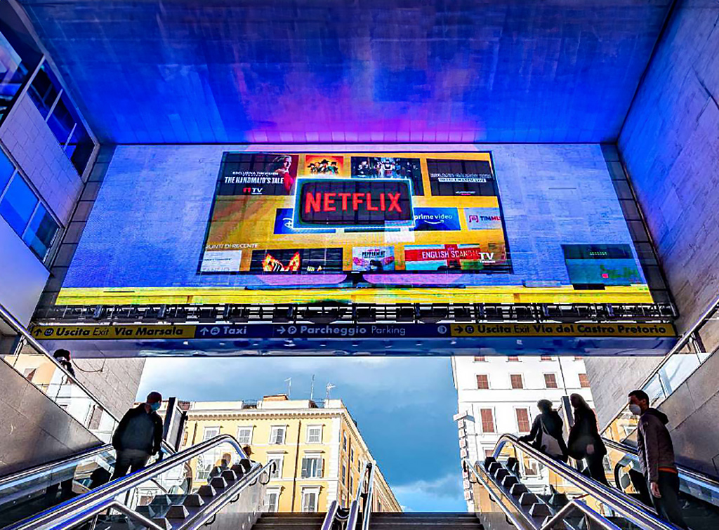 Europe Media impianti pubblicitari Maxi Transparent Led Stazione Roma Termini