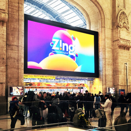 Europe Media campagna promozionale per Zing 2026, evento Var Group, impianti pubblicitari stazione Milano Centrale