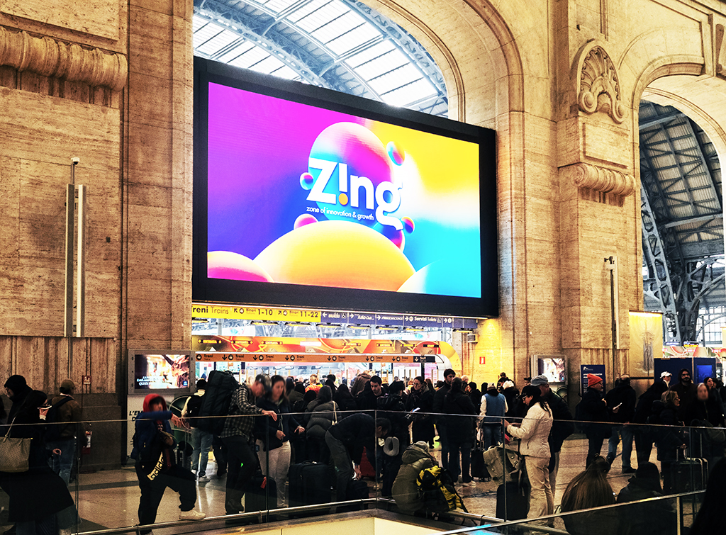 Europe Media campagna promozionale per Zing 2026, evento Var Group, impianti pubblicitari stazione Milano Centrale